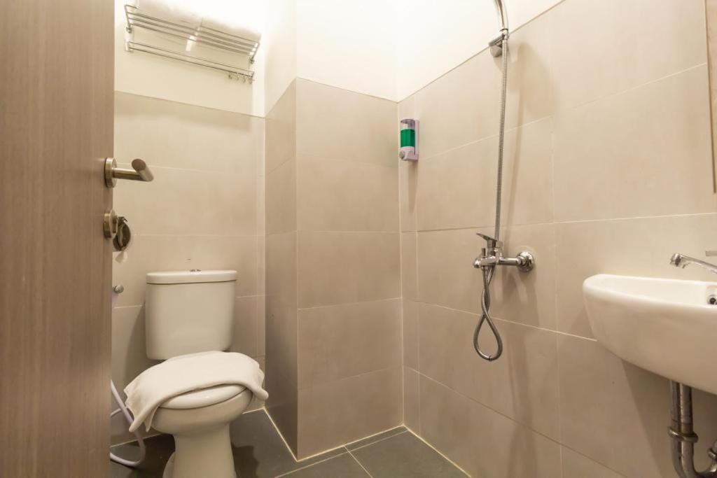 Front One Residence Syariah Mampang Джакарта Экстерьер фото